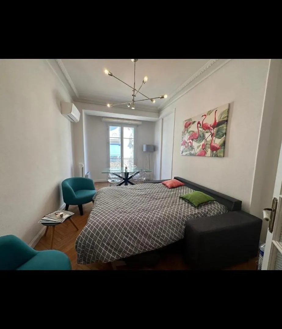 Two Bedroom Apartment To Rent In Niza Francia